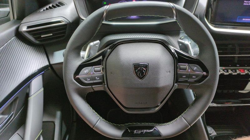 Peugeot 208 Hybrid 110 e-dcs6 gt + angles morts + navi