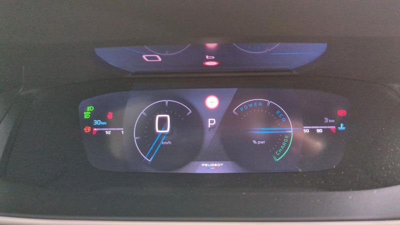 Peugeot 208 Hybrid 110 e-dcs6 gt + angles morts + navi