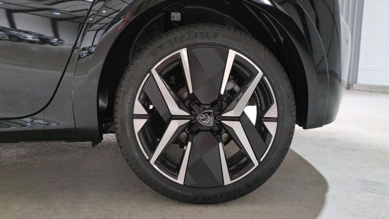 Peugeot 208 Hybrid 110 e-dcs6 gt + angles morts + navi