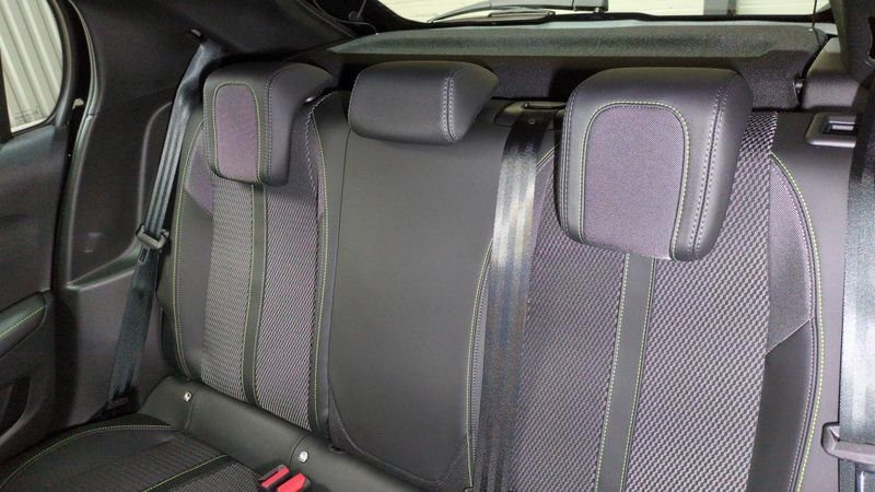 Peugeot 208 Hybrid 110 e-dcs6 gt + angles morts + navi