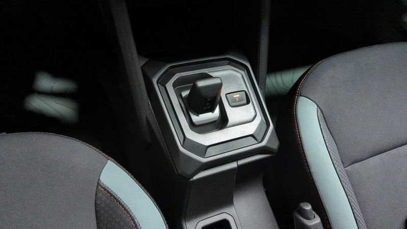 Dacia Duster nouveau Hybrid 140 4x2 extreme + sieges chauffants