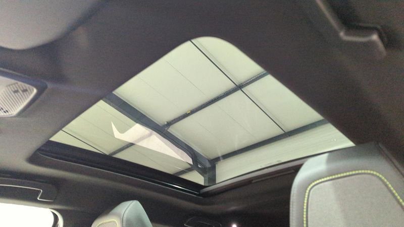 Peugeot 2008 nouveau Hybrid 136 e-dcs6 gt + angles morts + toit pano