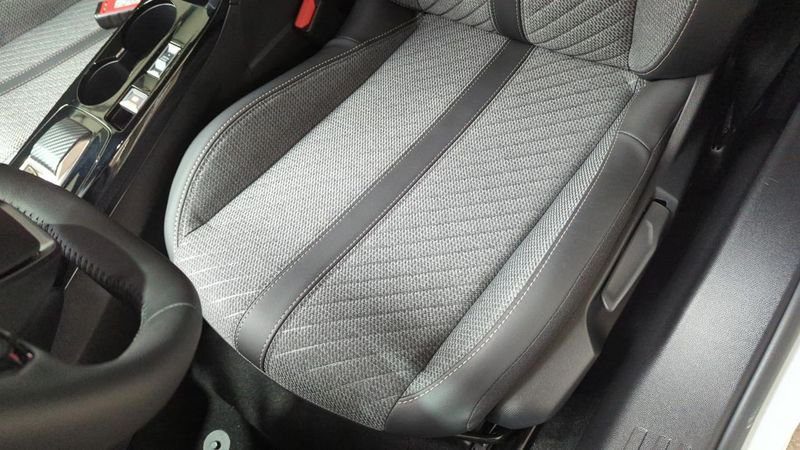 Peugeot 2008 nouveau Hybrid 145 e-dcs6 allure