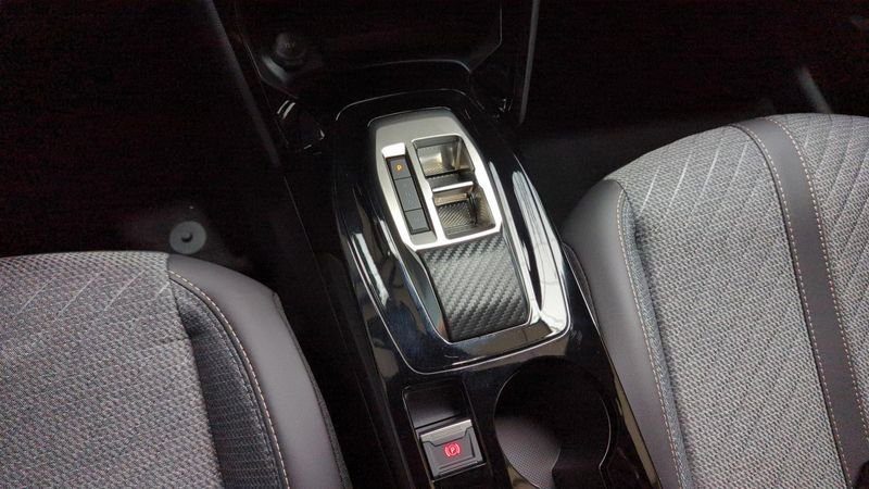 Peugeot 2008 nouveau Hybrid 145 e-dcs6 allure