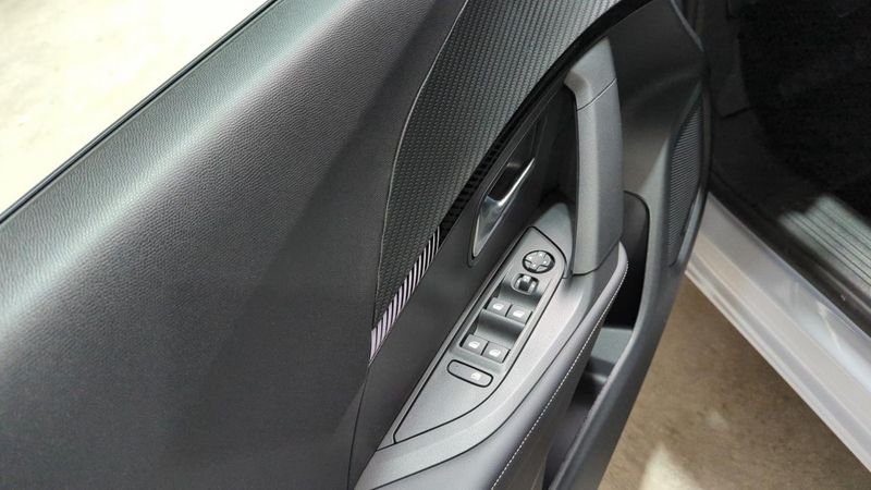 Peugeot 2008 nouveau Hybrid 145 e-dcs6 allure