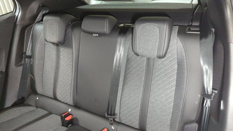 Peugeot 2008 nouveau Hybrid 145 e-dcs6 allure