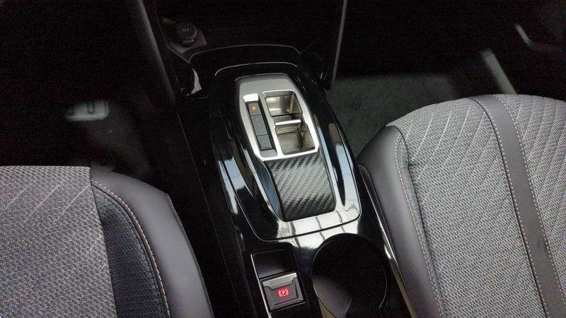 Peugeot 2008 nouveau Hybrid 145 e-dcs6 allure