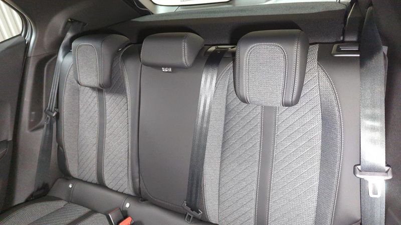 Peugeot 2008 nouveau Hybrid 145 e-dcs6 allure