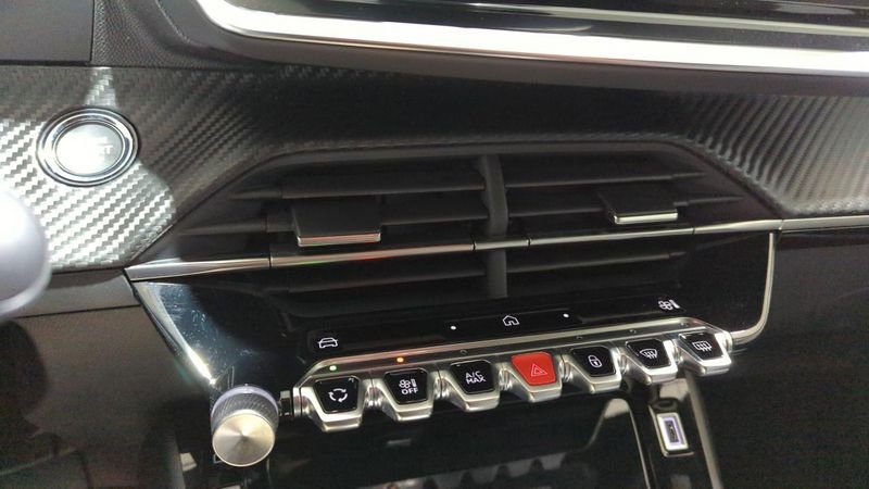 Peugeot 2008 nouveau Hybrid 145 e-dcs6 allure + adml + navi