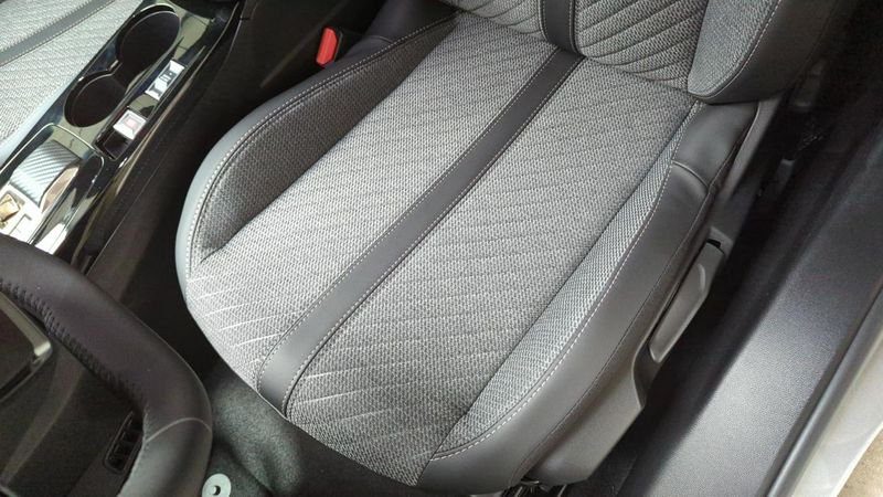 Peugeot 2008 nouveau Hybrid 145 e-dcs6 allure + adml + navi