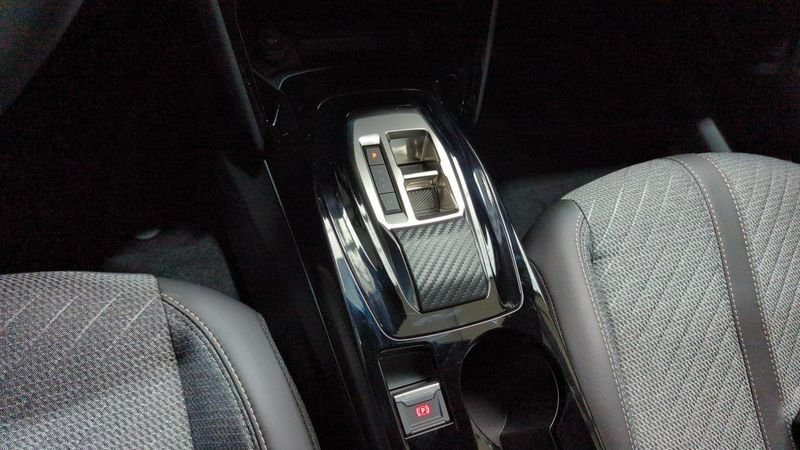 Peugeot 2008 nouveau Hybrid 145 e-dcs6 allure + pack navigation & access +  vision drive assist plus