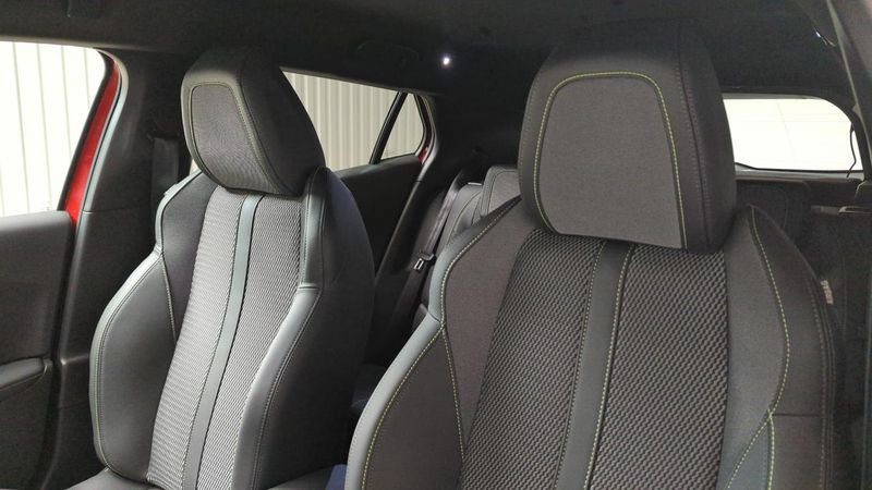 Peugeot 2008 nouveau Hybrid 145 e-dcs6 gt + attelage + pack vision & navigation drive assist plus