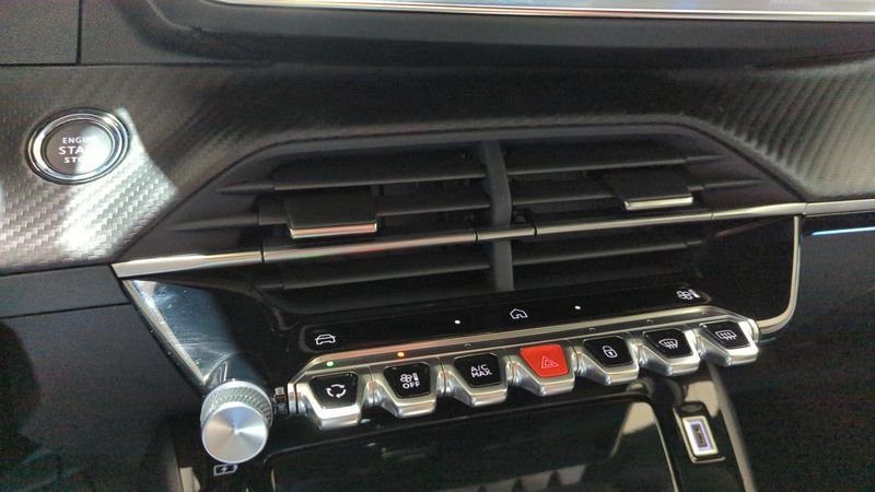 Peugeot 2008 nouveau Hybrid 145 e-dcs6 gt + attelage + pack vision & navigation drive assist plus