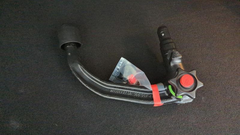 Peugeot 2008 nouveau Hybrid 145 e-dcs6 gt + attelage + pack vision & navigation drive assist plus