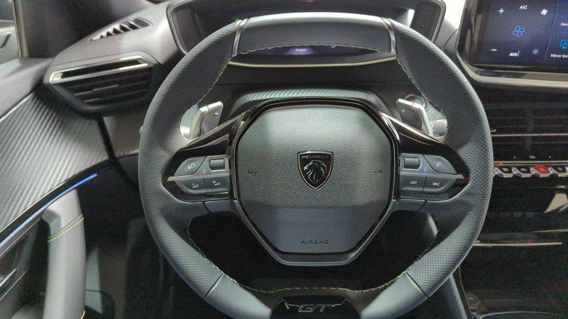 Peugeot 2008 nouveau Hybrid 145 e-dcs6 gt + attelage + pack vision & navigation drive assist plus