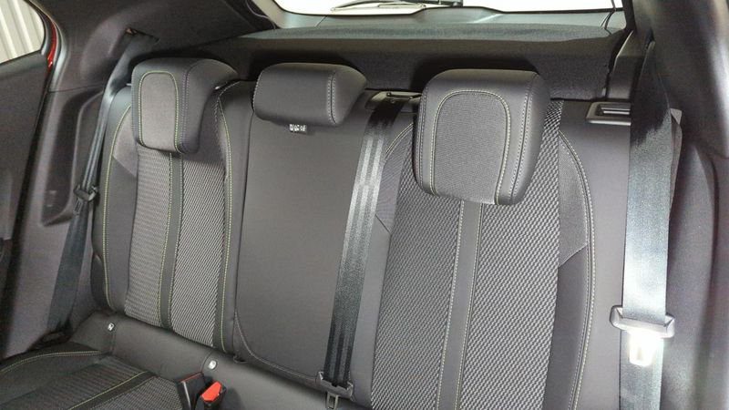 Peugeot 2008 nouveau Hybrid 145 e-dcs6 gt + attelage + pack vision & navigation drive assist plus