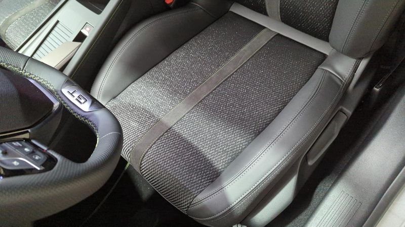 Peugeot 308 Bluehdi 130ch s&s eat8 gt + angles morts + camera 360