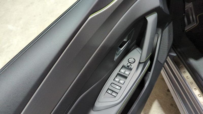 Peugeot 308 Bluehdi 130ch s&s eat8 gt + angles morts + camera 360