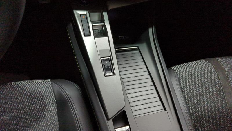 Peugeot 308 Bluehdi 130ch s&s eat8 gt + angles morts + camera 360