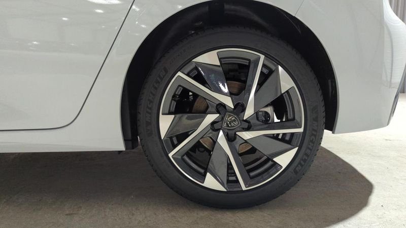 Peugeot 308 Bluehdi 130ch s&s eat8 allure + angles morts + camera 360