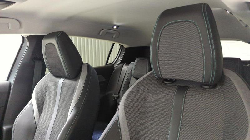 Peugeot 308 Bluehdi 130ch s&s eat8 allure + angles morts + camera 360