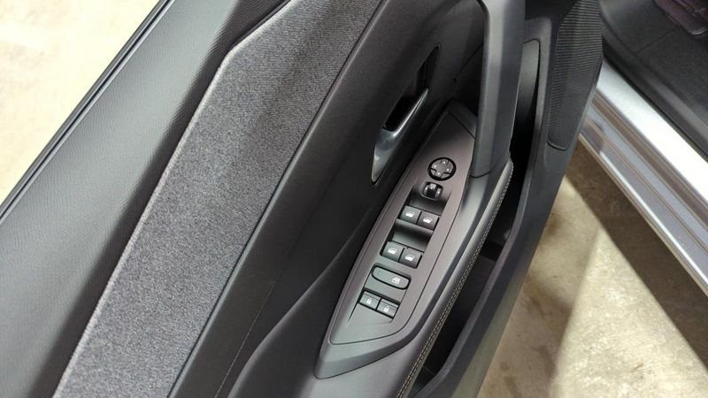 Peugeot 308 Bluehdi 130ch s&s eat8 allure + angles morts + camera 360