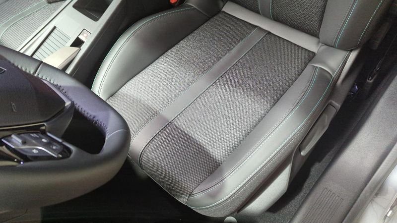 Peugeot 308 Bluehdi 130ch s&s eat8 allure + angles morts + camera 360