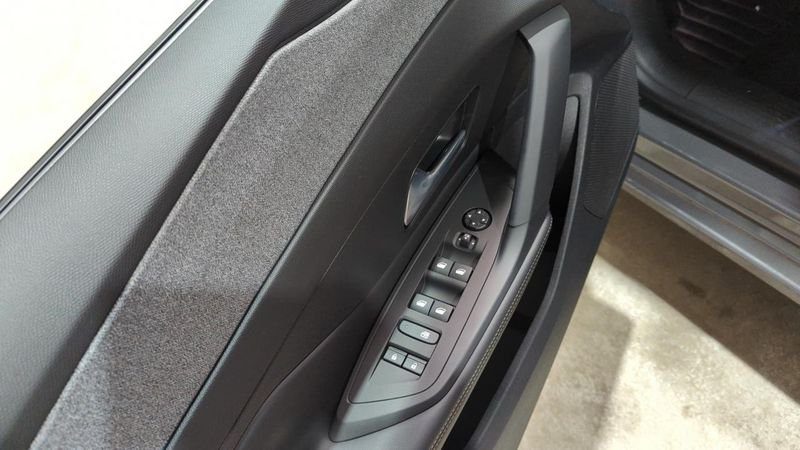 Peugeot 308 Bluehdi 130ch s&s eat8 allure + angles morts + camera 360