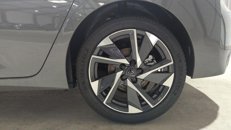 Peugeot 308 Bluehdi 130ch s&s eat8 allure + angles morts + camera 360