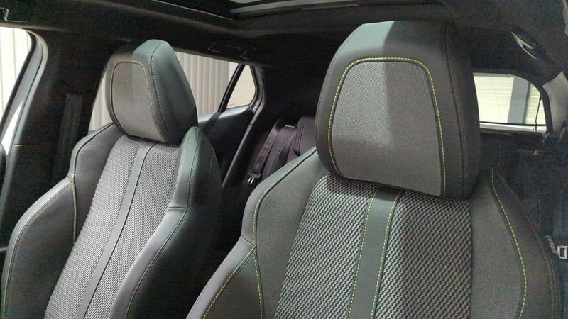 Peugeot 2008 nouveau Hybrid 136 e-dcs6 gt + angles morts + toit pano