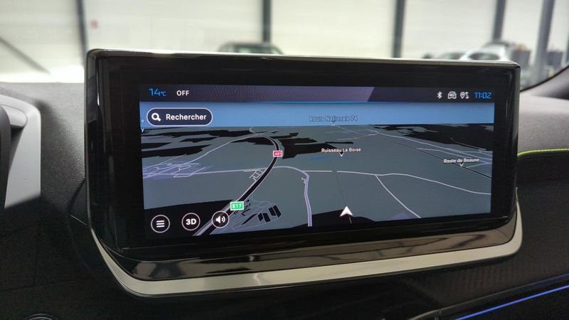 Peugeot 2008 nouveau Hybrid 136 e-dcs6 gt + angles morts + toit pano