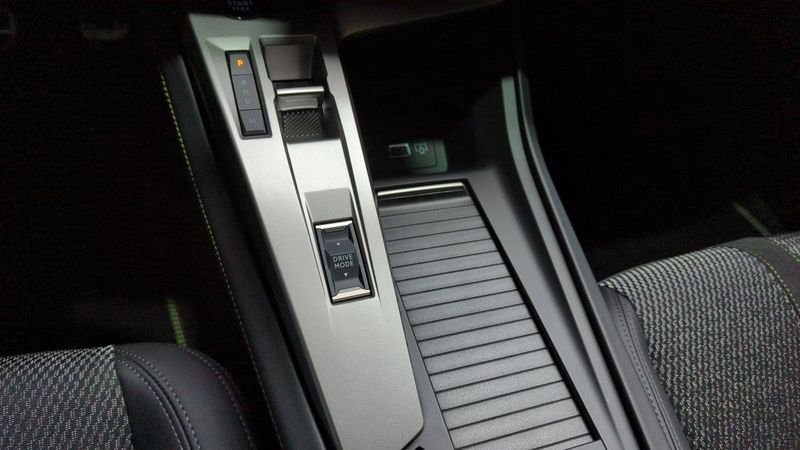 Peugeot 308 Bluehdi 130ch s&s eat8 gt + angles morts + camera 360