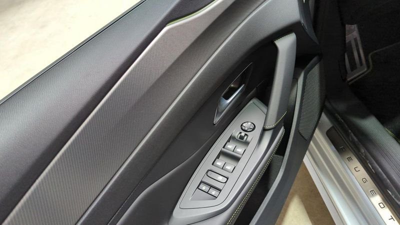 Peugeot 308 Bluehdi 130ch s&s eat8 gt + angles morts + camera 360