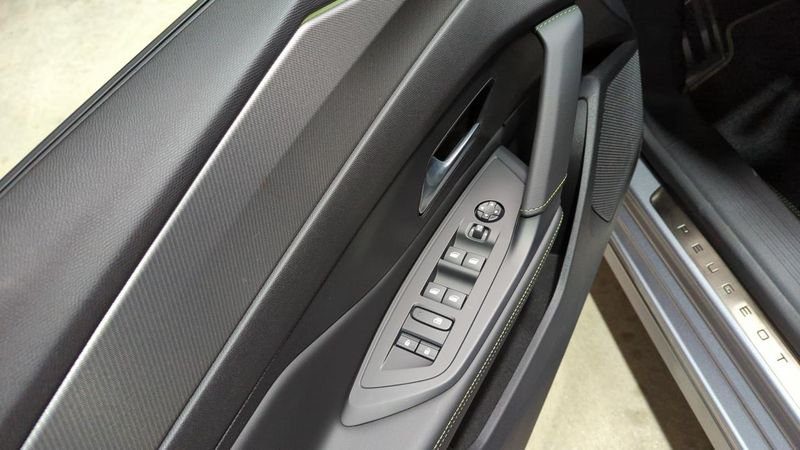 Peugeot 308 Bluehdi 130ch s&s eat8 gt + angles morts + camera 360