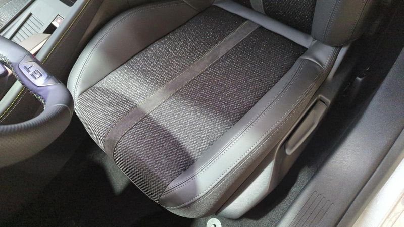 Peugeot 308 Bluehdi 130ch s&s eat8 gt + angles morts + camera 360