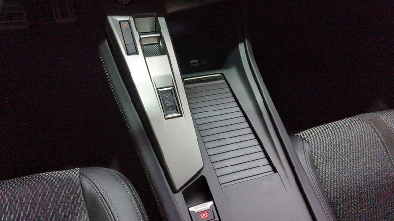 Peugeot 308 Bluehdi 130ch s&s eat8 gt + angles morts + camera 360