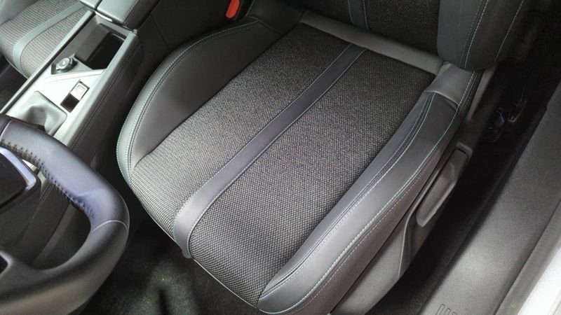 Peugeot 308 Puretech 130ch s&s bvm6 allure pack + recharge smartphone