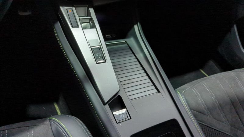 Peugeot 408 Puretech 130 ch s&s eat8 gt+ pack vision 360