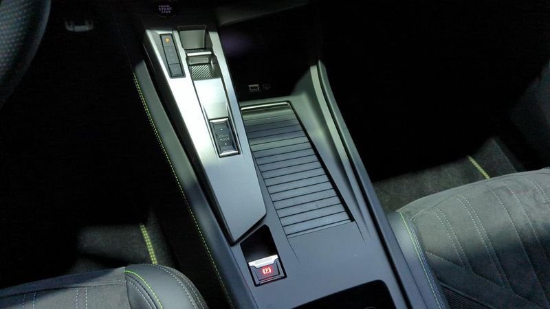 Peugeot 408 Puretech 130 ch s&s eat8 gt + pack vision 360