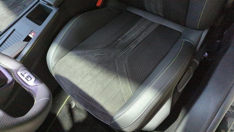 Peugeot 408 Puretech 130 ch s&s eat8 gt + pack vision 360