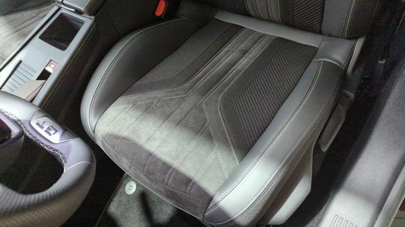 Peugeot 408 Puretech 130 ch s&s eat8 gt + pack vision 360