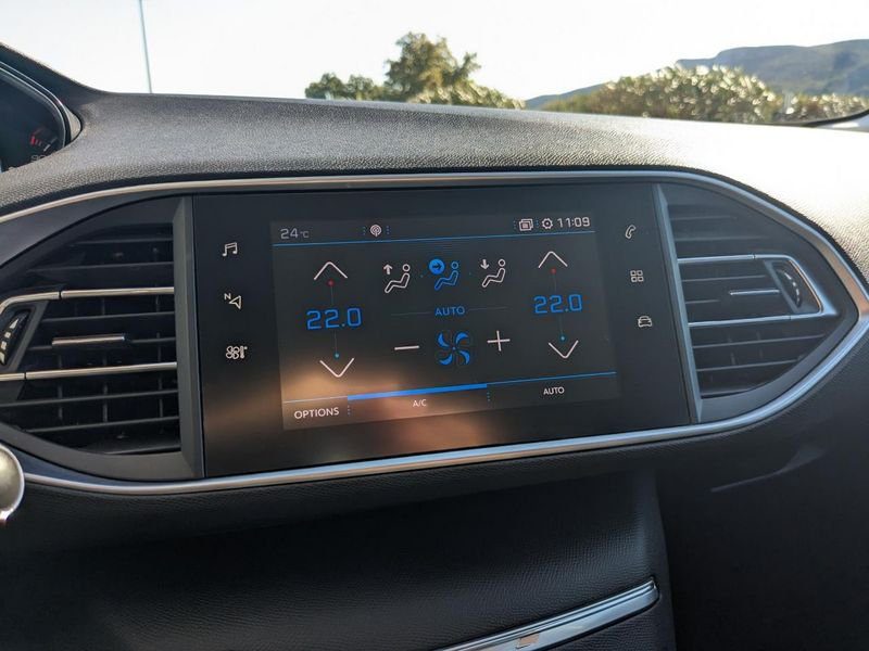 Peugeot 308 1.5 BlueHDi S&S - 130 BV EAT8 II BERLINE Tech Edition