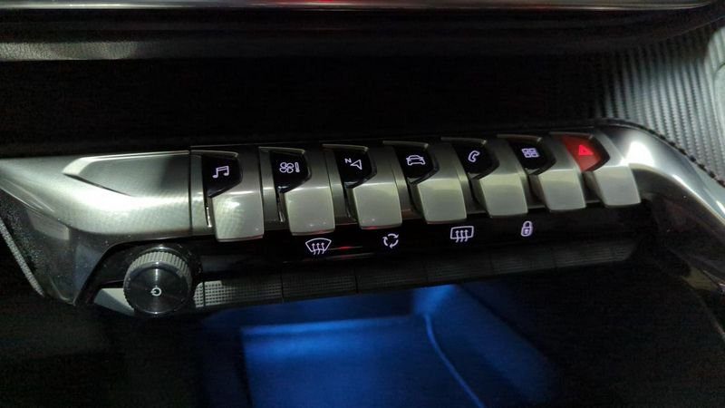 Peugeot 3008 Hybrid 136 e-dcs6 allure pack + hayon mains libres + angles morts