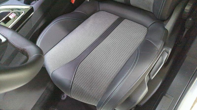 Peugeot 3008 Hybrid 136 e-dcs6 allure pack + hayon mains libres + angles morts