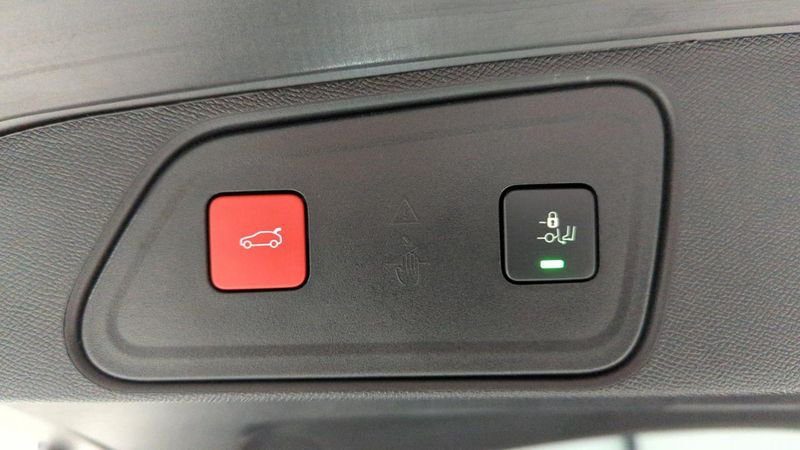 Peugeot 3008 Hybrid 136 e-dcs6 allure pack + hayon mains libres + angles morts