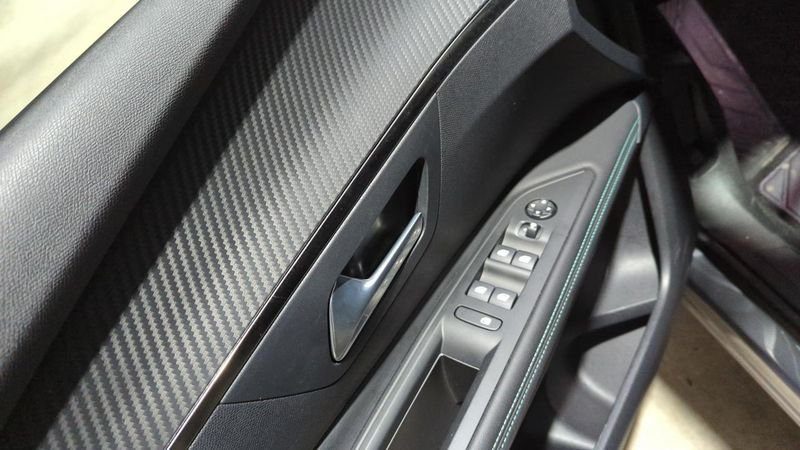 Peugeot 3008 Hybrid 136 e-dcs6 allure pack + hayon mains libres + angles morts