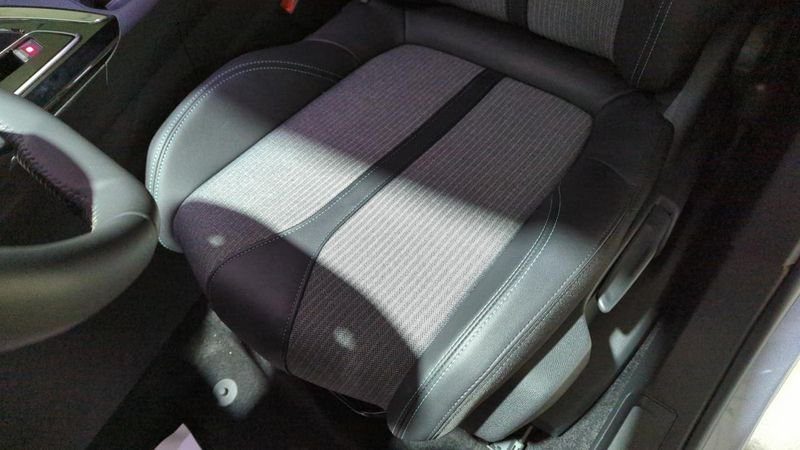 Peugeot 3008 Hybrid 136 e-dcs6 allure pack + park assist + camera 360