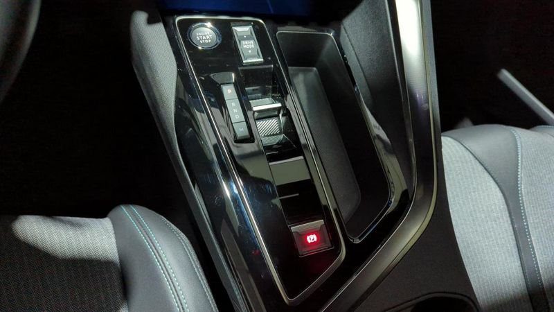 Peugeot 3008 Hybrid 136 e-dcs6 allure pack + park assist + camera 360