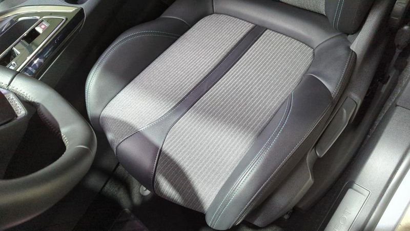 Peugeot 3008 Hybrid 136 e-dcs6 allure pack