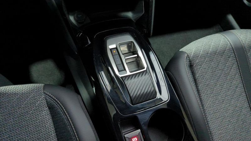 Peugeot 2008 nouveau Puretech 130 s&s eat8 allure + grip control + camera 360